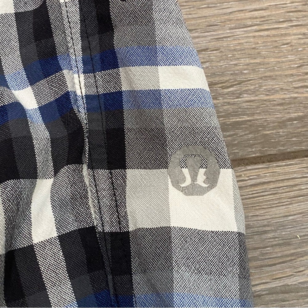 Lululemon Size 36 Plaid Kahuna Shorts View 2